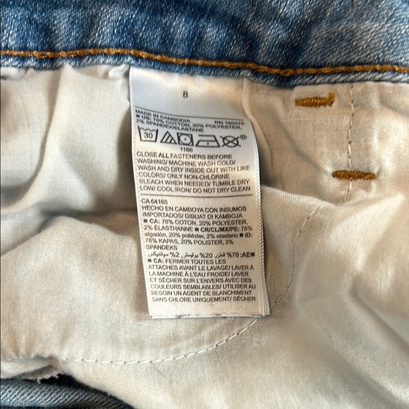 *SOLD* Old Navy Women's Light Blue Jeans, Size 8 - Picture 2 of 5